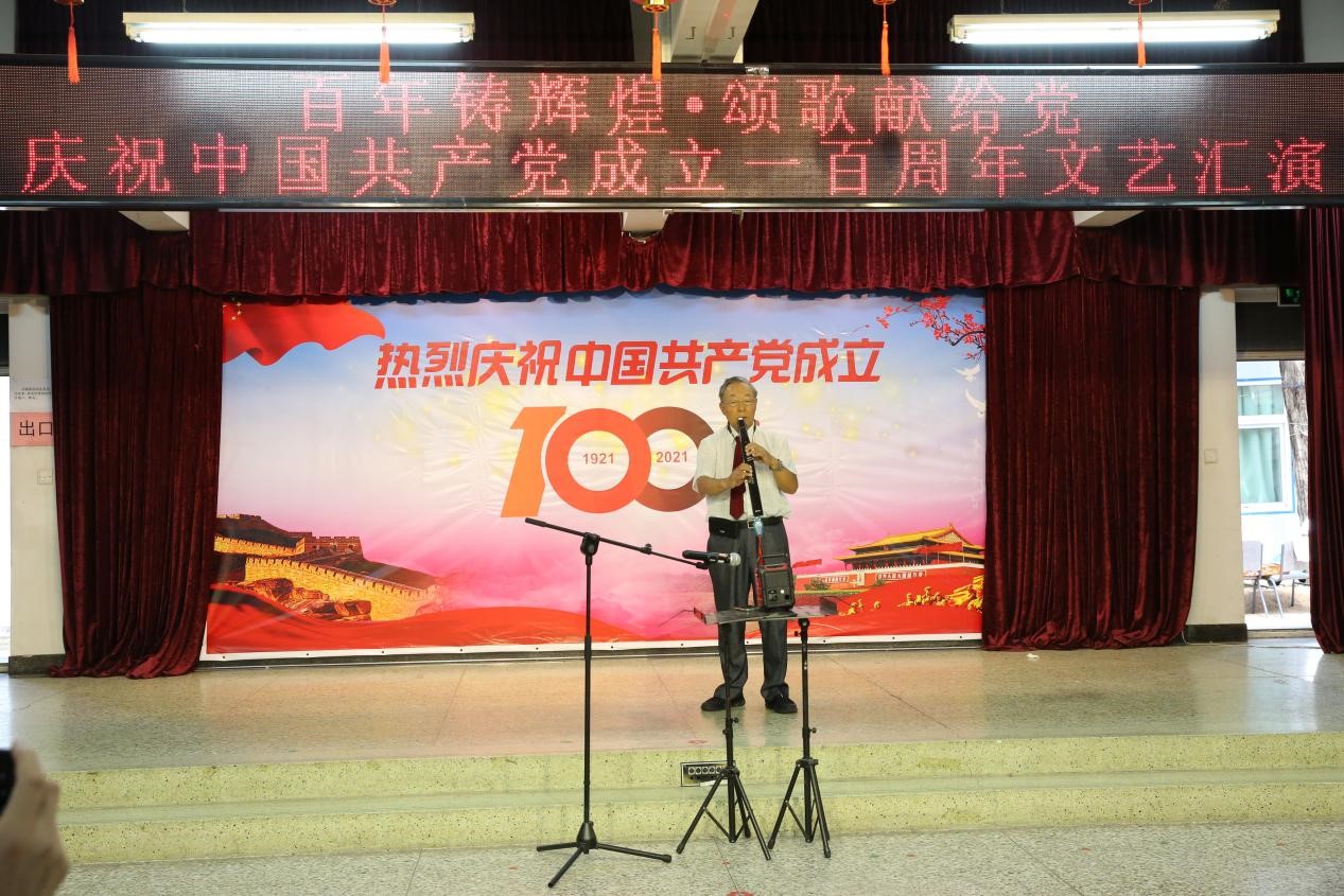 7-岳维善:单人独奏——《再唱山歌给党听》.jpg